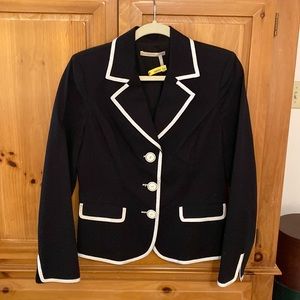 Classiques Entier Black blazer with White trim.